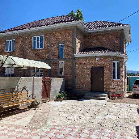 Guest House Baytur Kochkor ภายนอก รูปภาพ