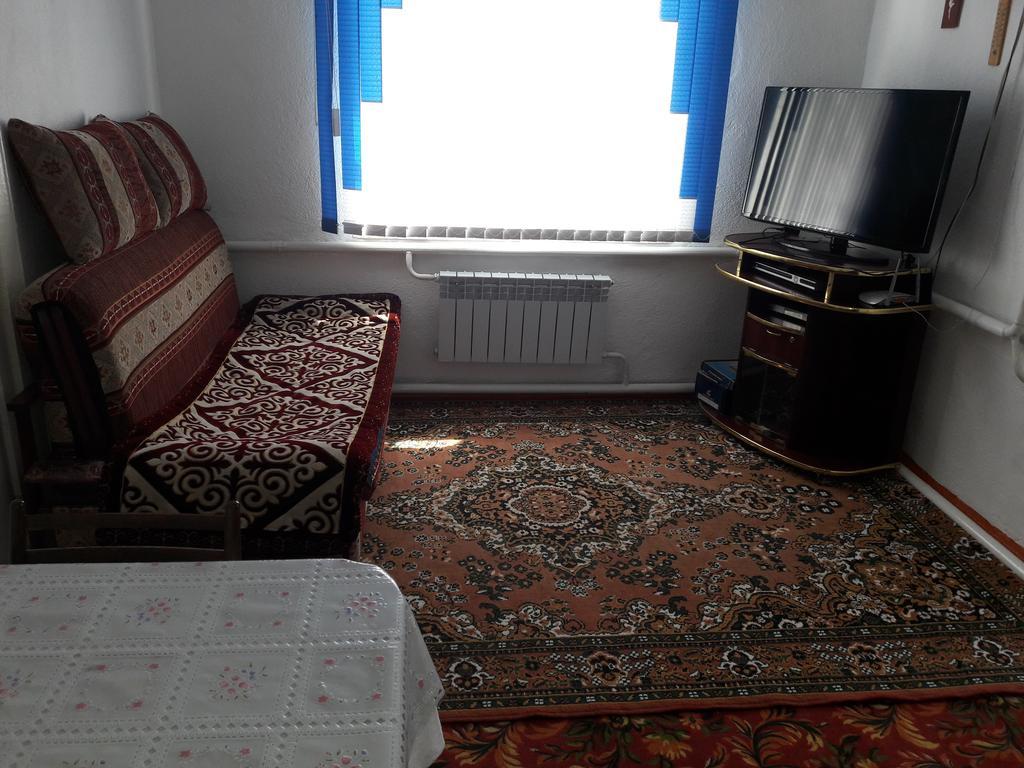 Guest House Baytur Kochkor ภายนอก รูปภาพ